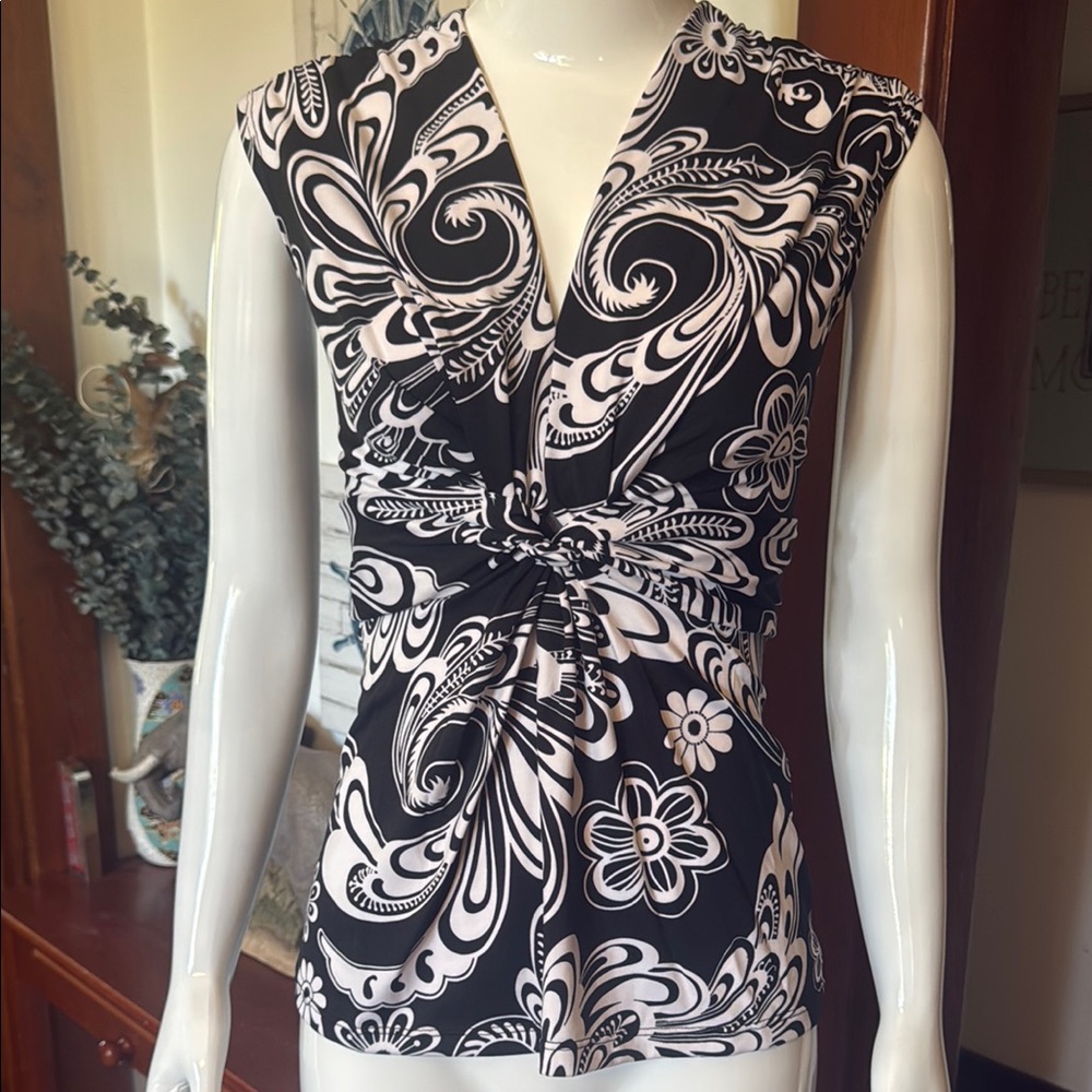 NWT northern reflections size small Floral Black and White Women's Top